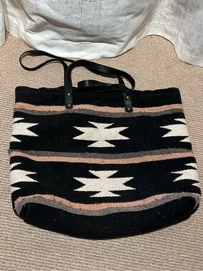 Black geometric wool tote with zipper